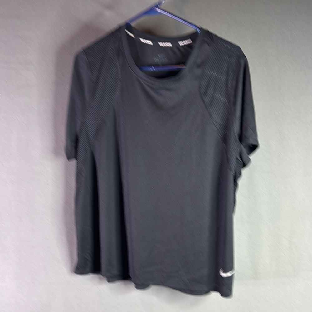 Nike Gray Short Sleeve Relaxed T-Shirt size women one 1X